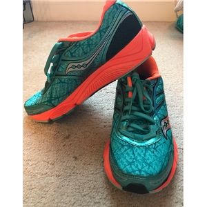 Saucony Breakthru tennis shoes